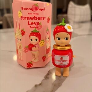 Strawberry Jam Mini Figure with Flower Hat